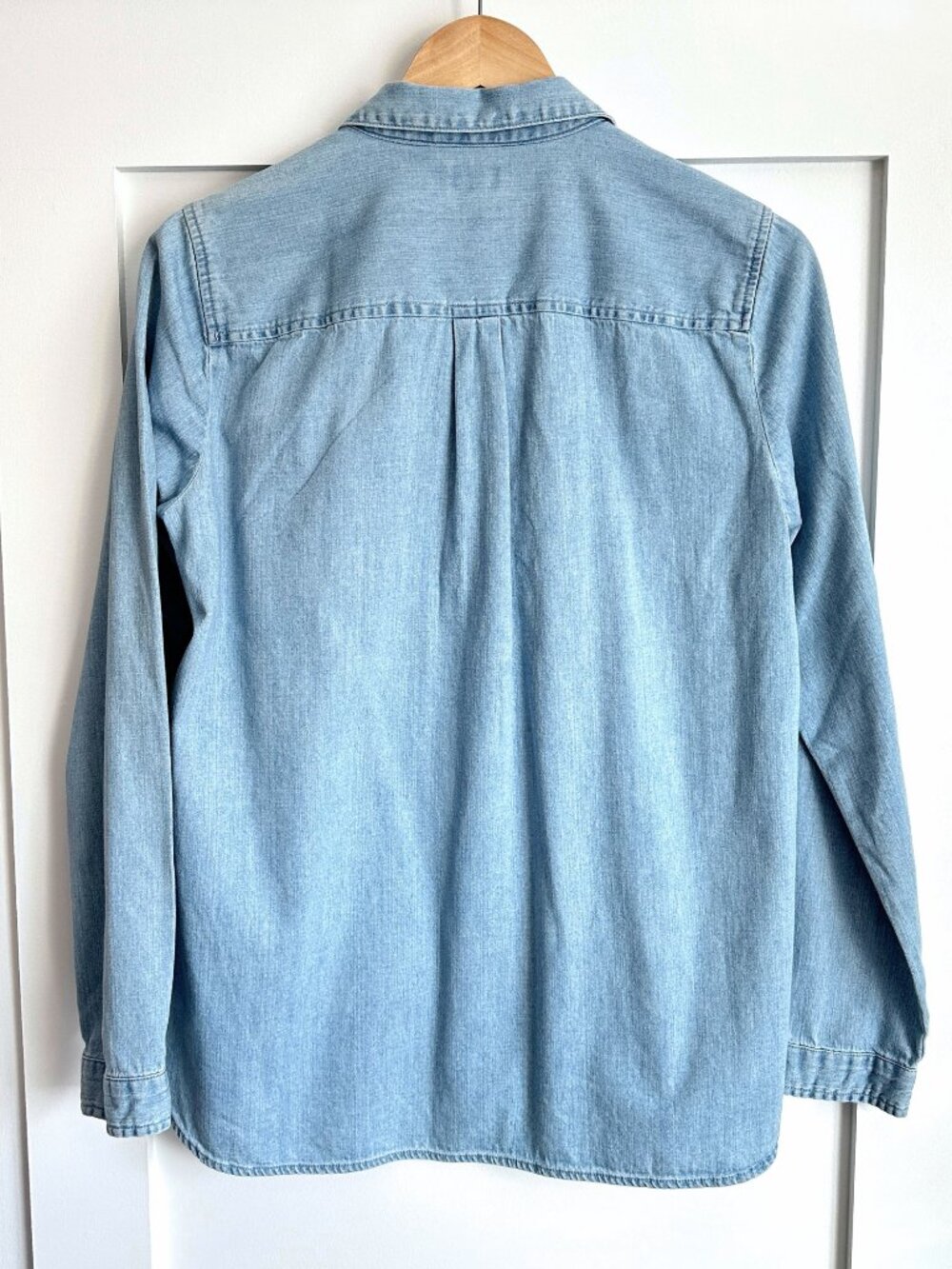 J Crew Blue Chambray Popover Henley Long Sleeve Shirt Size Small Denim Top - Picture 2 of 10